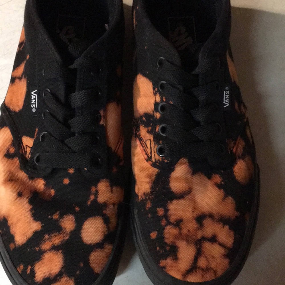 Custom Vans - Picture 3 of 4